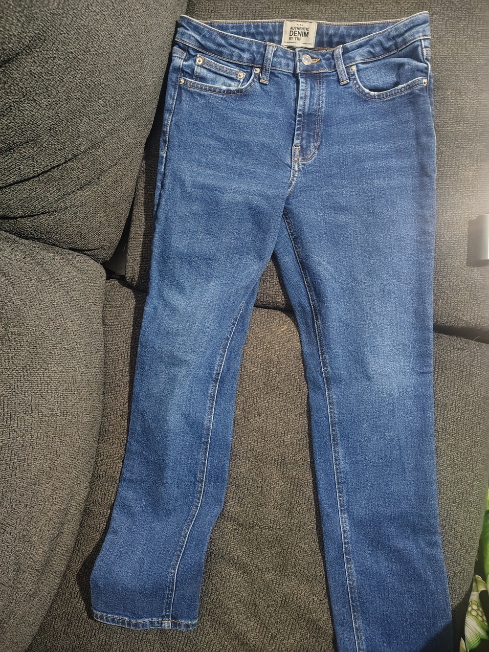 Zara Straight-Leg Women's Jeans in Medium Blue Wash